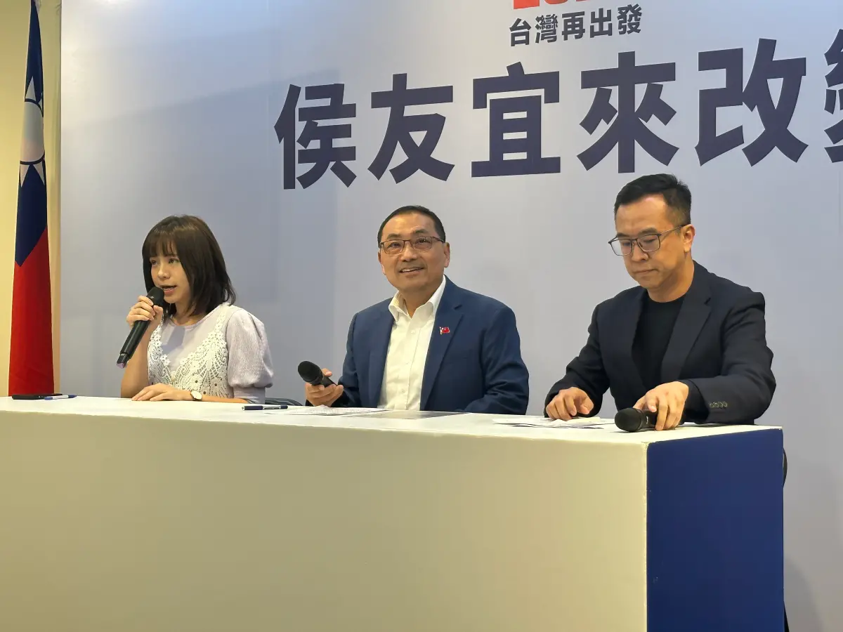 ▲侯友宜競選辦公室22日下午召開臨時記者會，針對重審民調進行回應。（圖／記者余祥攝）