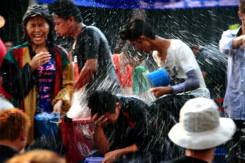 不止3天！明年泰國潑水節狂歡一整月　盼躋身全球十大節日
