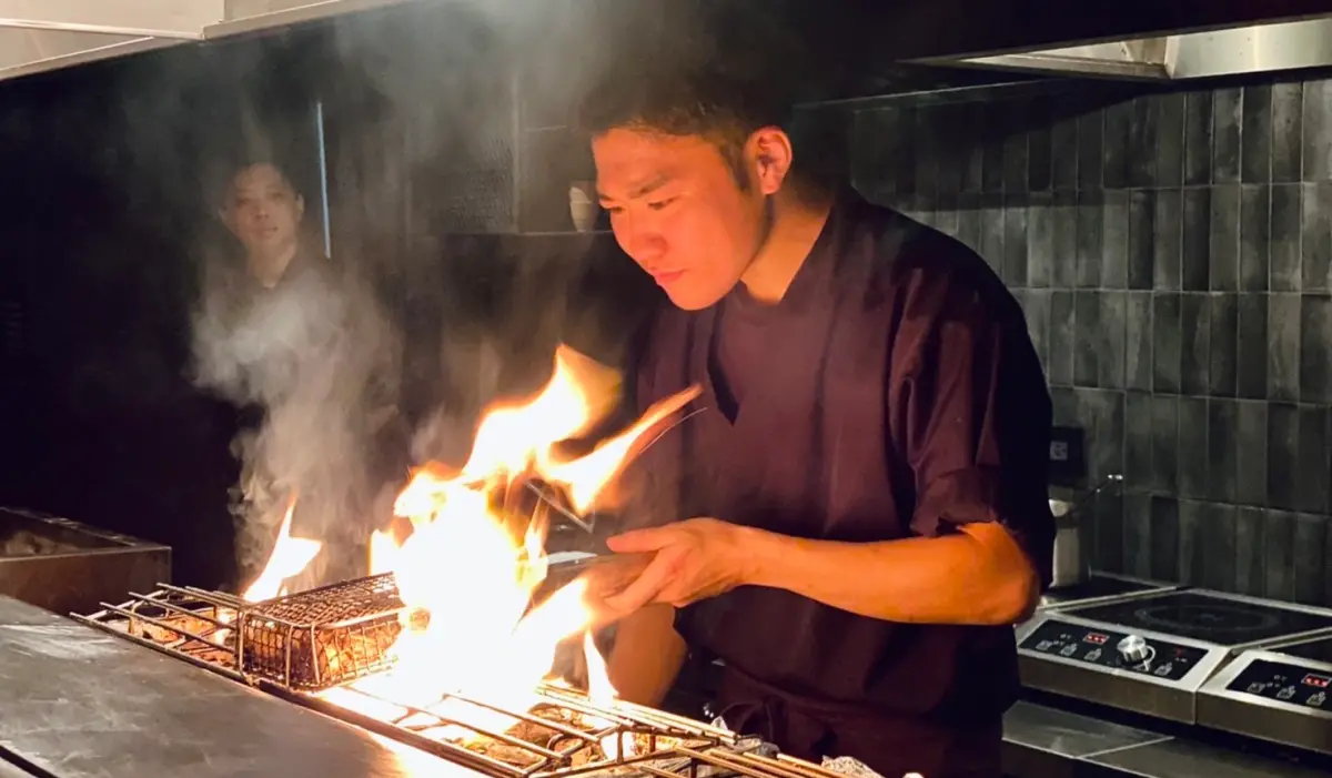 ▲日本大阪米其林一星「燒鳥市松」來台！海外姊妹店「fumée」登台北晶華酒店，由主廚林泉創辦的MMHG湘樂餐飲集團引進，16道菜雞懷石套餐2280元在inline開放訂位。（圖／記者蕭涵云攝）