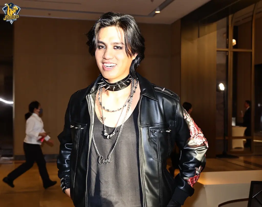 ▲中信兄弟鄭浩均今天打扮成搖滾歌手裝扮出席頒獎典禮。（圖／兄弟提供）