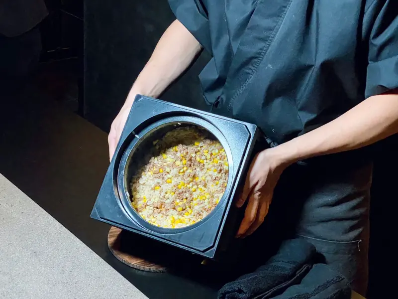 ▲以水果玉米與甜玉米兩款玉米一起炊煮的「釜飯」。(圖/記者蕭涵云攝)