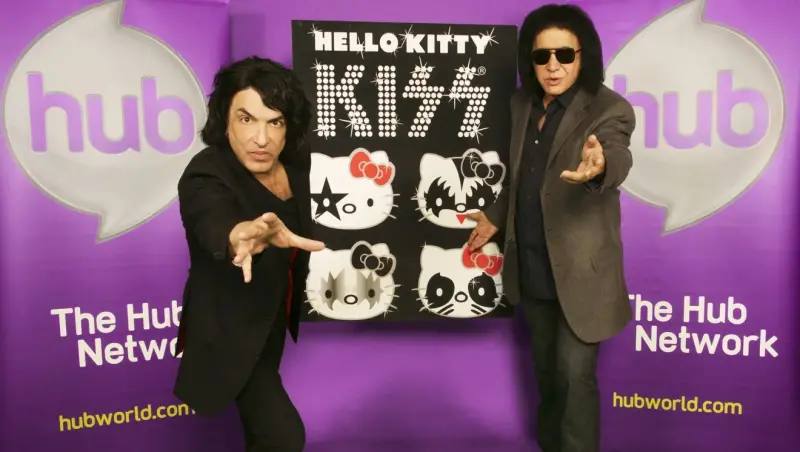 ▲Hello Kitty曾與70年代叱吒樂壇的華麗搖滾派重金屬天團KISS結合,展現出搖滾風。(圖/翻攝自USA TODAY)