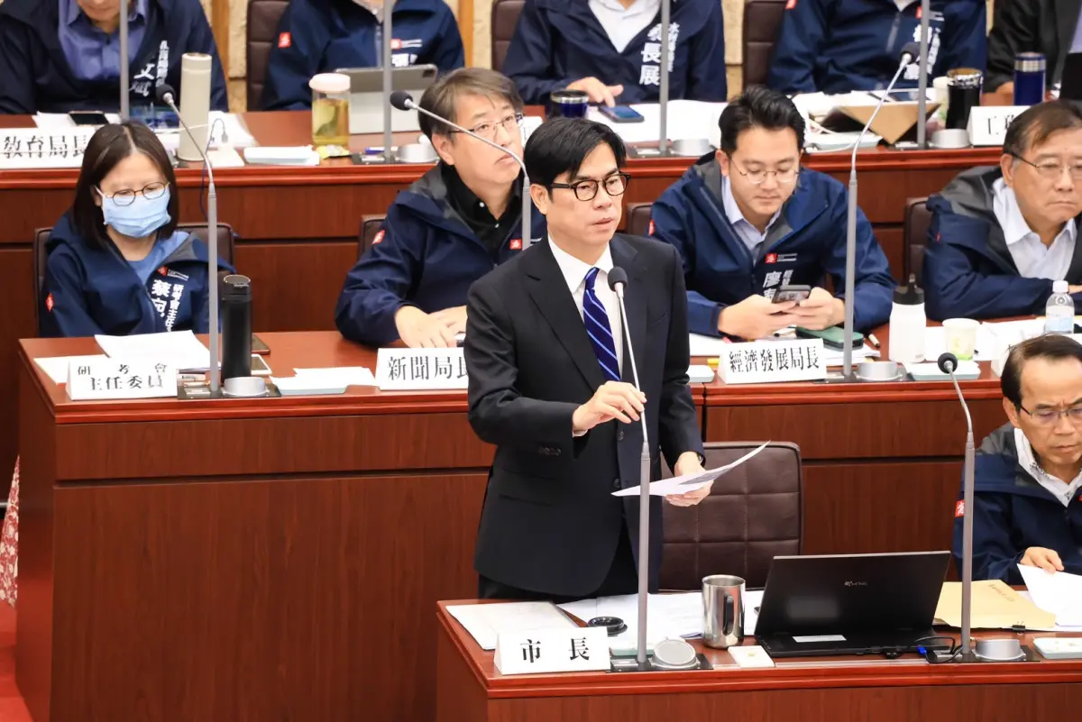 ▲高雄市長陳其邁今天宣布，學生騎乘YouBike2.0前30分鐘免費優惠方案延至115年。(圖／高市府提供)