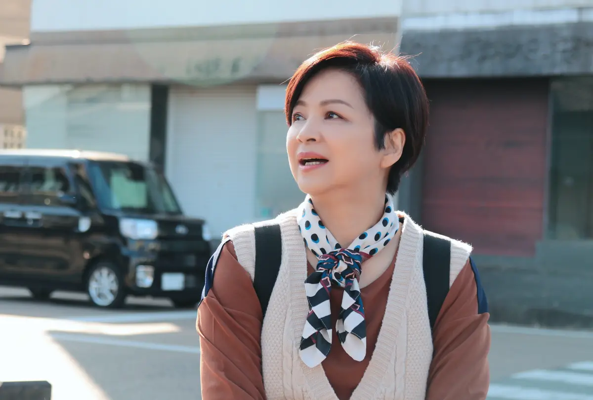 ▲楊貴媚在熊本大採購，不太能喝酒的她，連清酒都買。不禁想起之前被官員逼喝酒往事。泡湯還被鍾欣凌爆料有蜜桃臀。（圖／桂田文化藝術基金會提供）