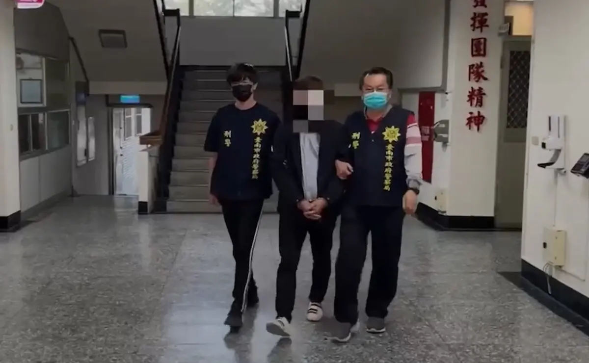 ▲本月15日晚間，台南市北門區發生光電工程槍擊案，在逃吳姓男子向刑大隊投案，台南地檢署複訊之後，當庭諭知逮捕後，向台南地院聲請羈押。（圖／翻攝畫面）