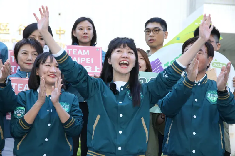 ▲高嘉瑜上午在賴清德陪同下登記參選。(圖/記者吳翊緁攝,2023.11.22)