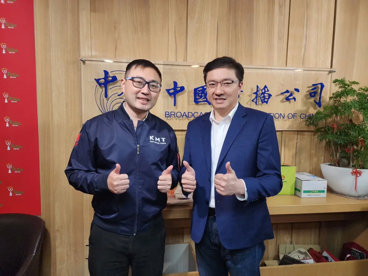 ▲針對與廖先翔(左)同樣遭媒體披露家族違建事件的張智倫(右)，喊話賴清德不要再派小嘍囉攻擊他的家人，要求直球對決，拆除賴的萬里老家違建。（圖 ／張智倫提供）