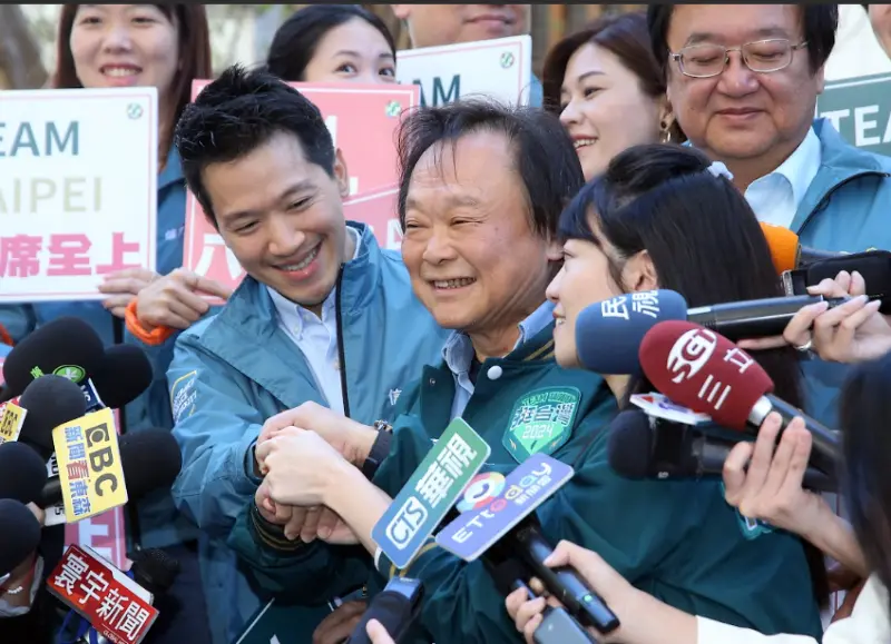 ▲何志偉看起來相當尷尬。（圖／記者吳翊緁攝，2023.11.22）