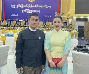 ▲明珍珍十月才參加緬甸政府舉辦的榮譽授勳儀式。（圖／翻攝自微博）