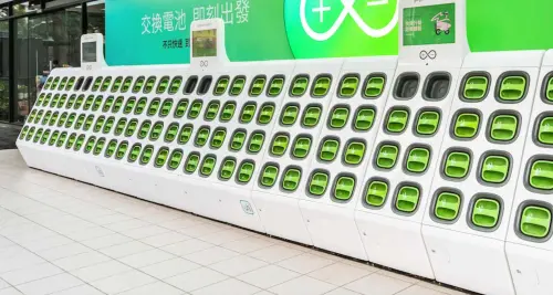 ▲Gogoro從2020年開始建置「超級換電站」,目前還持續擴建當中,在許多縣市都已經有進駐該種站別,以紓緩換電熱區的壓力。(圖/Gogoro提供) ▲Gogoro從2020年開始建置「超級換電站」,目前還持續擴建當中,在許多縣市都已經有進駐該種站別,以紓緩換電熱區的壓力。(圖/Gogoro提供)