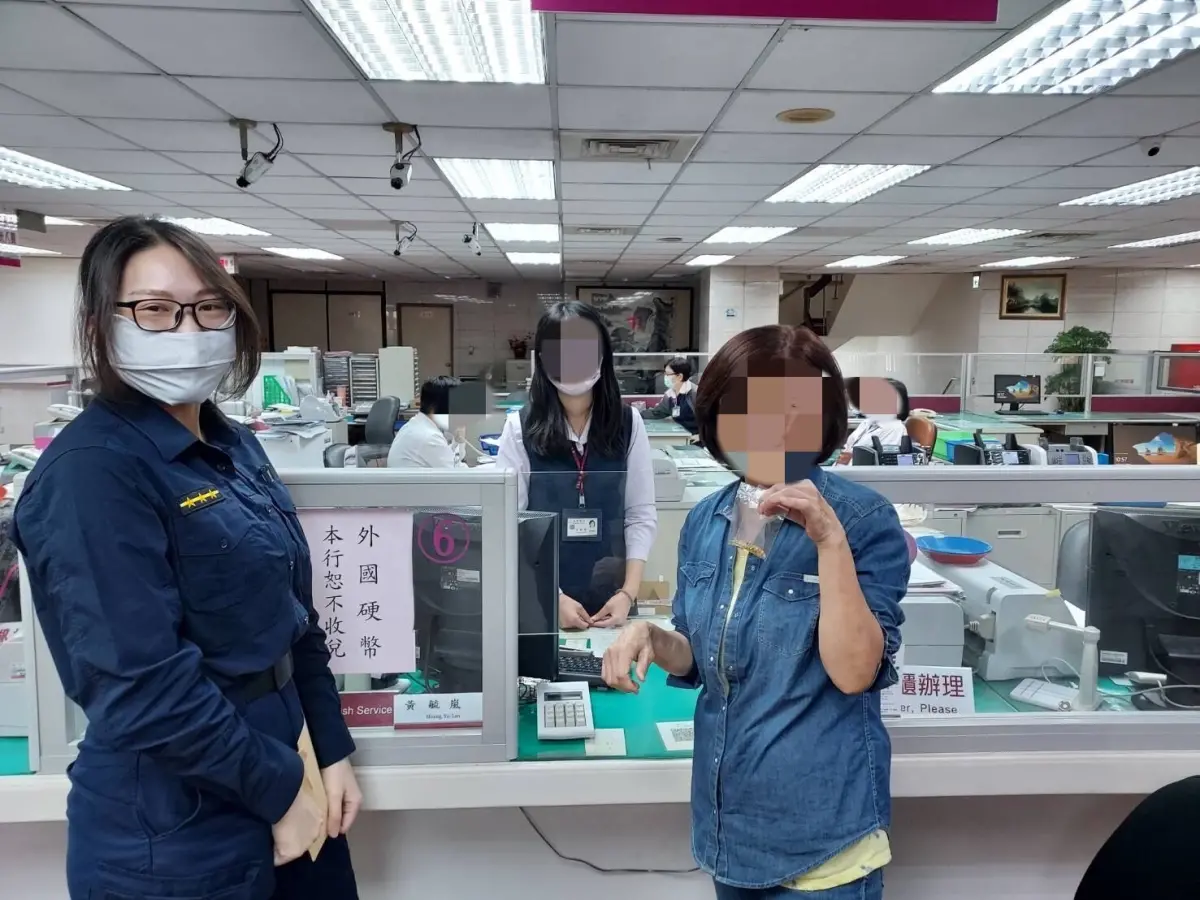 ▲第一分局西區派出所警員柳彥竹，積極協助老婦尋回兩條遺失的金項鍊（圖/記者鄧力軍翻攝）