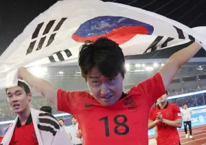 世界盃資格賽／中國0:3慘輸韓國！場上釘鞋出腳　韓媒：少林足球
