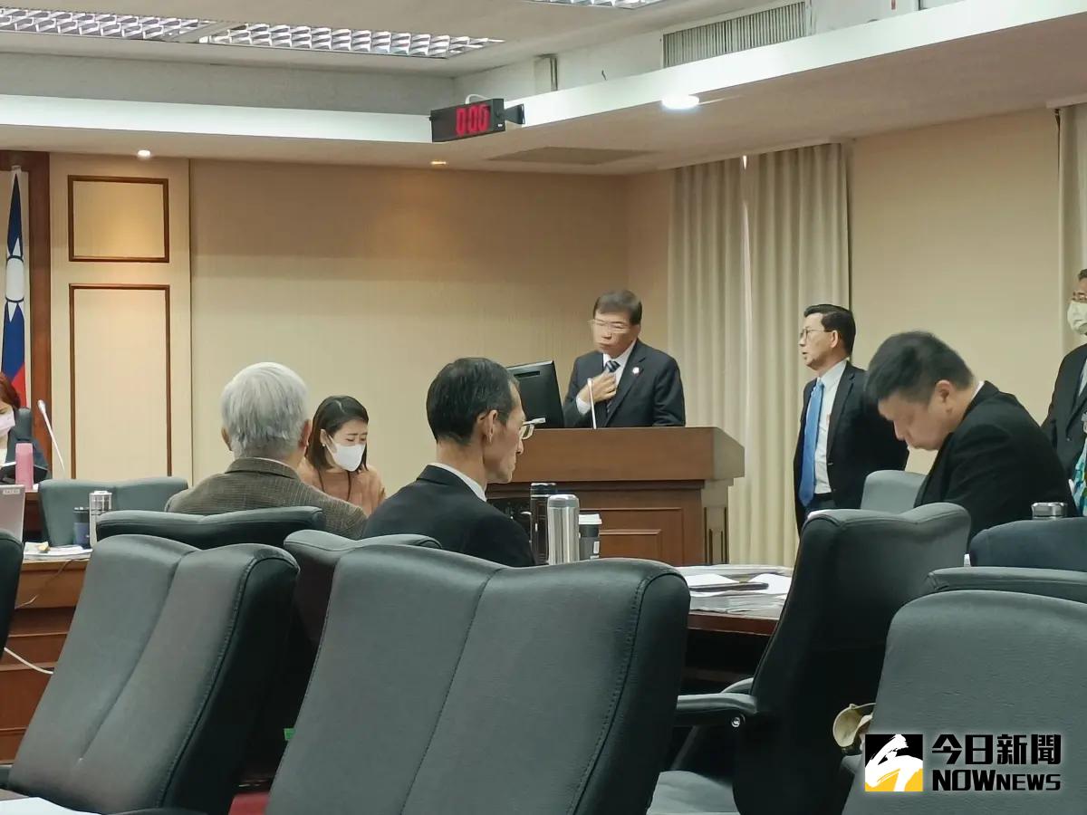 ▲今（23）日交通部長王國材接受質詢時承諾，只要有攬團，不管陸委會怎樣，不會讓解團發生。（圖／記者許若茵攝，2023.11.23）