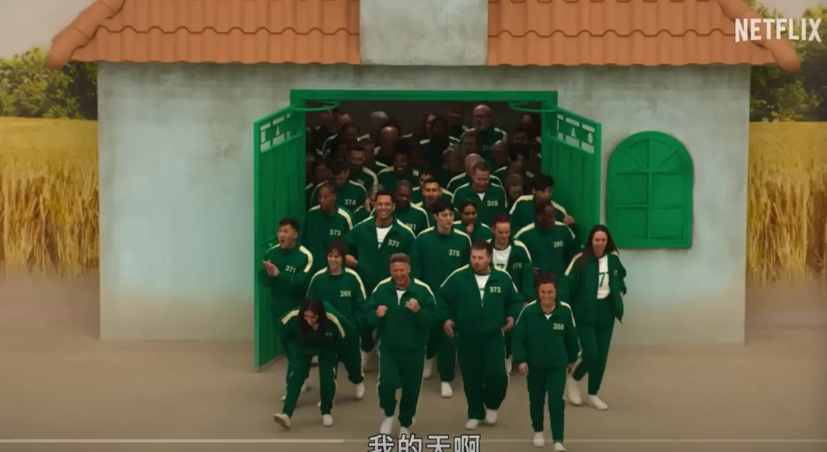 ▲《魷魚遊戲：真人挑戰賽》日前上架，邀請456位選手共同競逐高額獎金，是超大型遊戲企劃真人秀，一上線就引起熱潮。（圖/YT@Netflix）