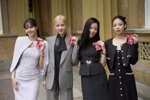 BLACKPINK好狂!查爾斯頒發英國最高榮譽勳章 4女神合照畫面太美