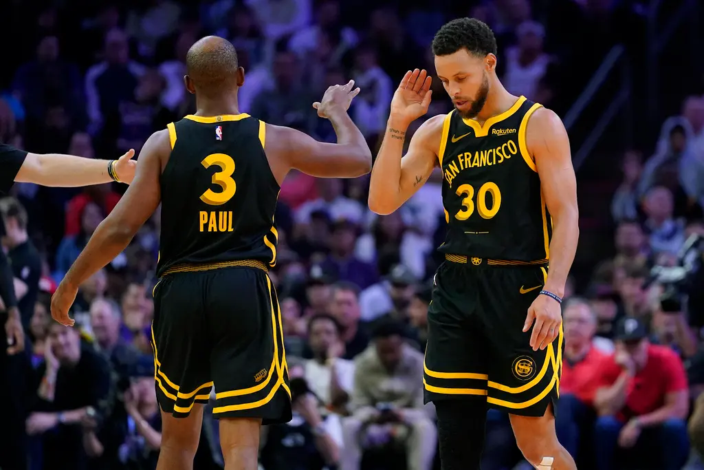 ▲Stephen Curry和Chris Paul完美配合，命中關鍵三分，幫助勇士隊逆轉塞爾提克、拿下3連勝。（圖／美聯社／達志影像）