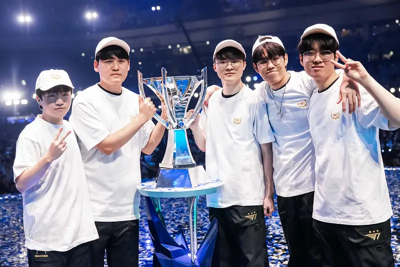 ▲《LOL英雄聯盟》S13 世界大賽冠軍的韓國戰隊 T1 宣布，新賽季 Zeus、Oner、Faker、Gumayusi、Keria 的組合將繼續征戰。（圖／LOL Esports Flickr）