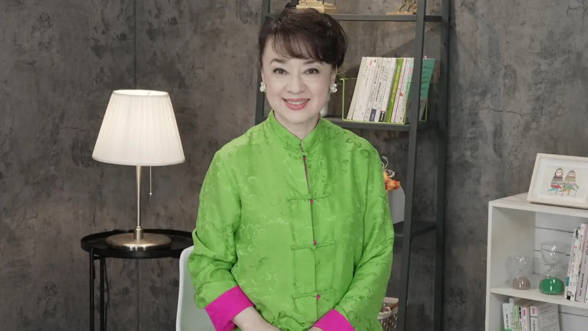 ▲73歲女星翁倩玉在節目上分享「凍齡氣功」的祕訣，讓主持人韋汝驚訝到起雞皮疙瘩。（圖／TVBS提供）