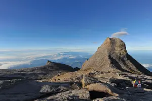 ▲標高4095.2公尺的沙巴神山是東南亞第一高峰。（圖／翻攝馬來西亞觀光局.台灣臉書）