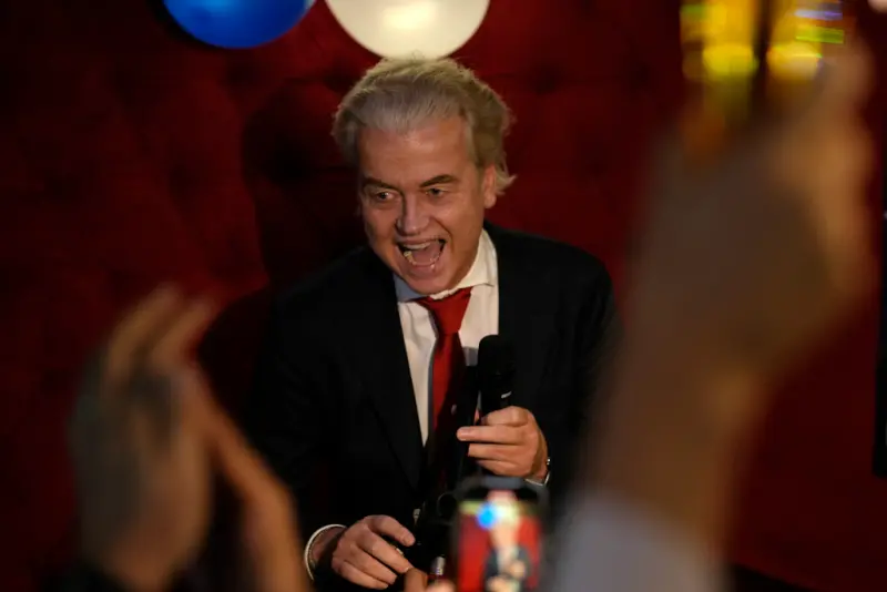 ▲荷蘭國會於昨（22）日舉行改選，極右翼政黨「自由黨」（PVV）拿下35席成為最大贏家，躍居國會最大黨後，黨魁懷爾德斯（Geert Wilders）有望組聯合政府成為新任總理。（圖／美聯社／達志影像）