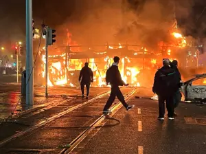 影／愛爾蘭首都砍人案！3幼童受傷僅「5至6歲」　爆發反移民示威
