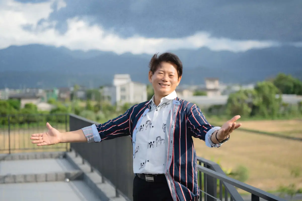 ▲「嘉義電腦之父」李偉誠服役時，遇到鄧麗君勞軍，因此曝光鄧麗君私下模樣。（圖／音圓唱片提供）