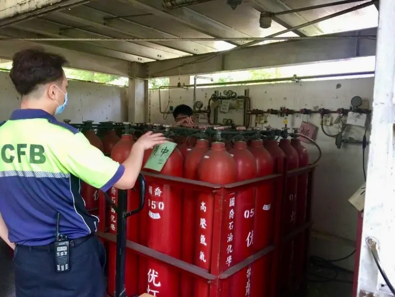 ▲消防局至廠區稽查加強園區的消防安全。(圖/新竹市政府提供)