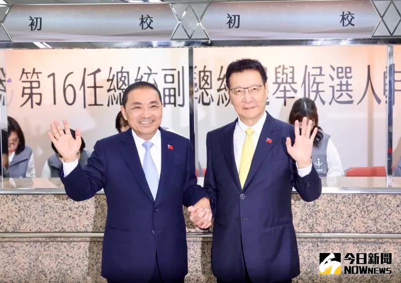 ▲侯友宜、趙少康到中選會完成正副總統參選登記。(圖/記者陳明中攝,2023.11.24)