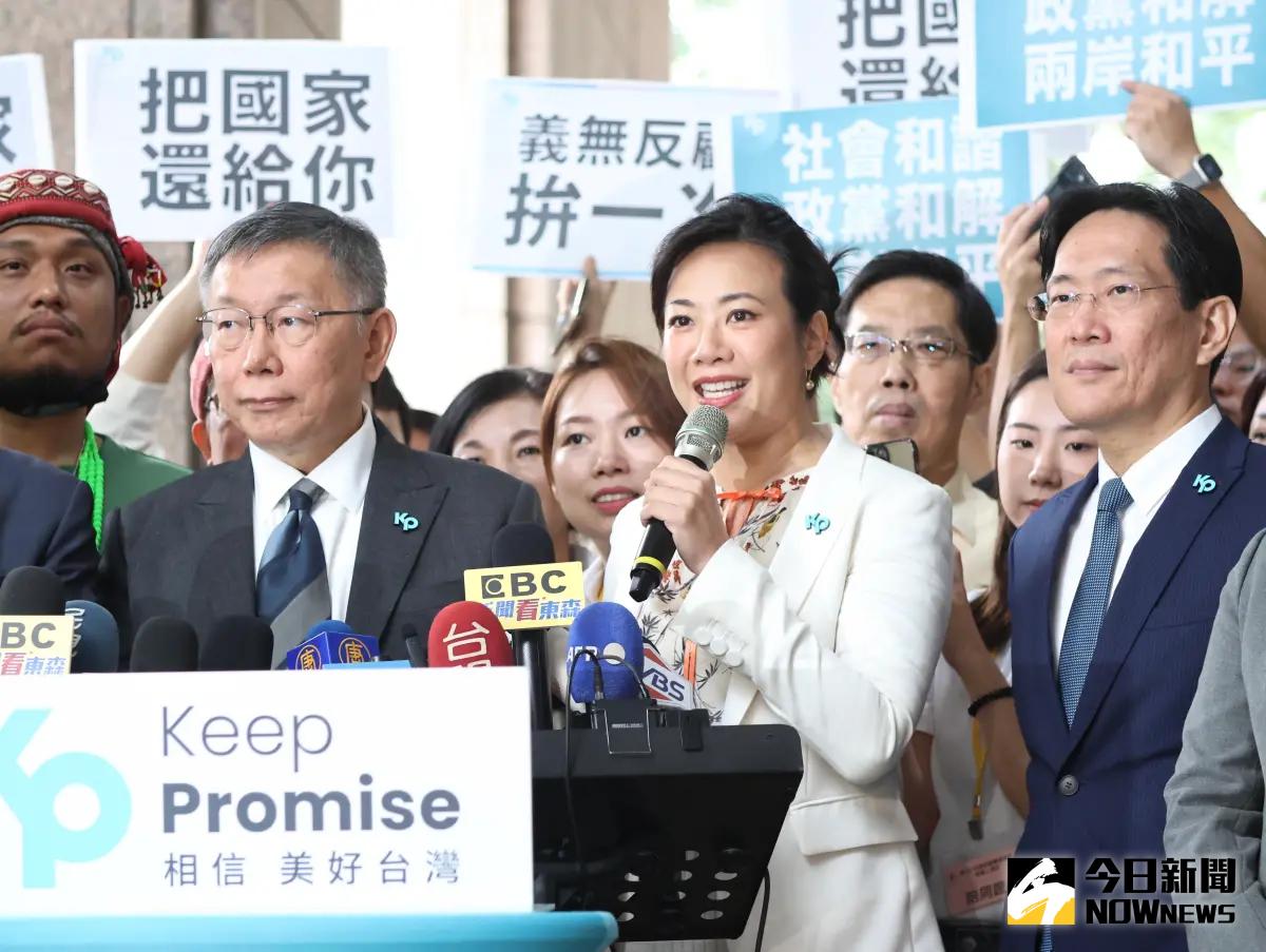 ▲柯文哲、吳欣盈參選以來，接連爆出爭議，也導致民調狂跌。（圖／記者陳明中）