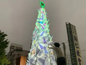 崑大空設系攜手歸仁教會迎聖誕「黃金三角」打造科技意象
