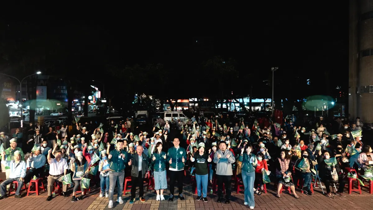 ▲民進黨左營楠梓區立委候選人李柏毅今天晚間舉辦問政說明會，現場除邀請立委劉世芳、洪申翰、不分區立委候選人郭昱晴到場助陣打氣外也湧入大批支持者。（圖／李柏毅競選辦公室提供）