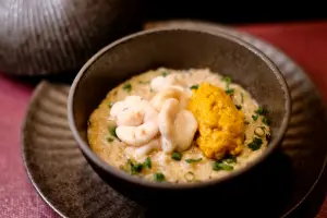 「大閘蟹焦化奶油×鱈白子×豆乳白玉」有大閘蟹腿肉之外,白子更是毫無腥味且如冰淇淋般入口即化。(圖/記者葉盛耀攝) ▲「大閘蟹焦化奶油×鱈白子×豆乳白玉」有大閘蟹腿肉之外,白子更是毫無腥味且如冰淇淋般入口即化。(圖/記者葉盛耀攝)