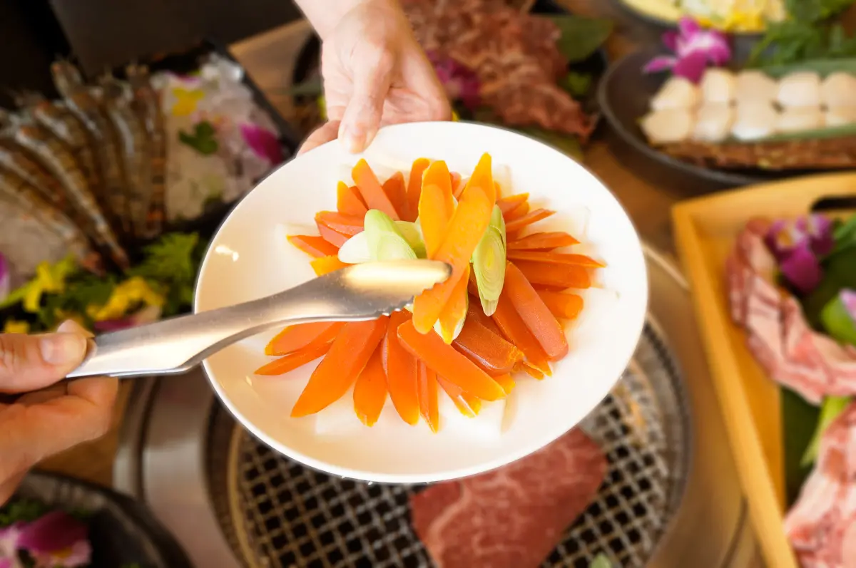 ▲網友好奇貼文詢問「什麼貴的食物其實沒有很好吃？」該貼文引起最多人點名的就是烏魚子，普遍表示鹹死了且吃不懂。（圖／資料照，馬辣集團提供）