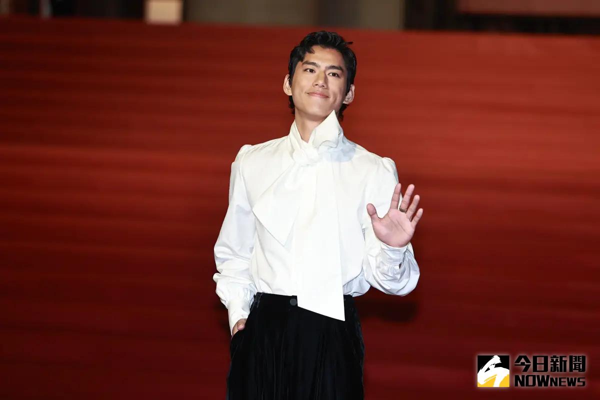 ▲朱軒洋走紅毯被主持人抓到放空，笑說他最想看到林青霞。（圖／NOWNews攝影中心）