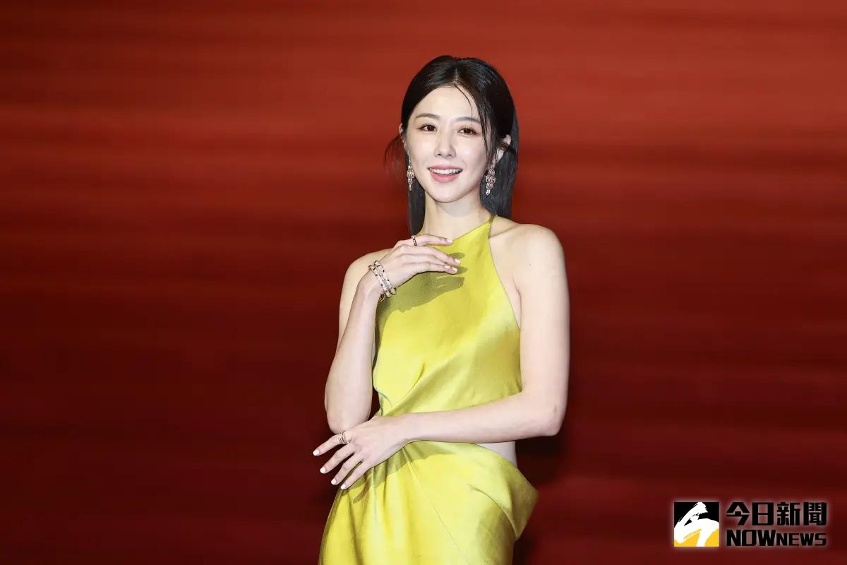 ▲邵雨薇為動畫片《八戒》獻聲配音，走紅毯時不忘放閃吳慷仁，希望男友能夠得獎，「在我心中是最棒的！」（圖／NOWnews攝影中心）