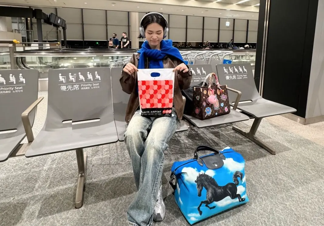 ▲知名模特兒水兒昨（24）日就在IG上分享，自己誤會搭機手提行李的規定，導致付出慘痛代價。（圖／IG@waterbabygirl）