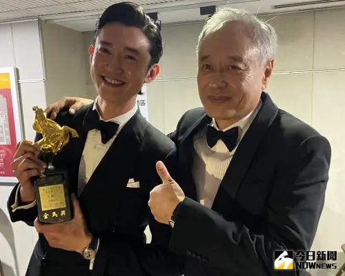 ▲吳慷仁(左)以《富都青年》拿下金馬獎影帝,李安奔後台擁抱他:「台灣有你太棒!」(圖/記者黃雅琪攝影) ▲吳慷仁(左)以《富都青年》拿下金馬獎影帝,李安奔後台擁抱他:「台灣有你太棒!」(圖/記者黃雅琪攝影)