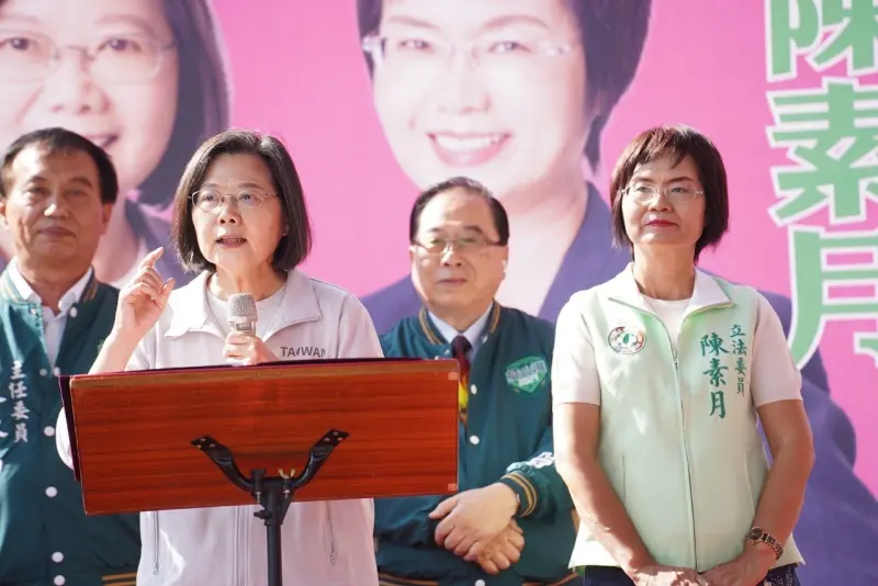 ▲蔡英文強調台灣的民主之路走到現今,沒有走錯路的空間,每踏出一步路都要很小心。(圖/陳素月競總提供,2023.11.26