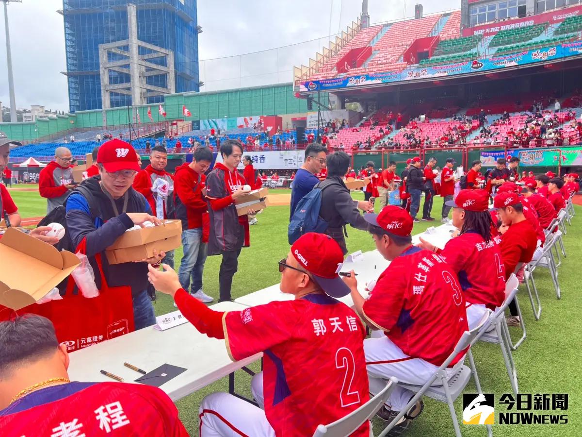 ▲味全龍感謝祭暨遊行今日登場！封王遊行路線一次看。（圖／實習記者陳品翔攝）