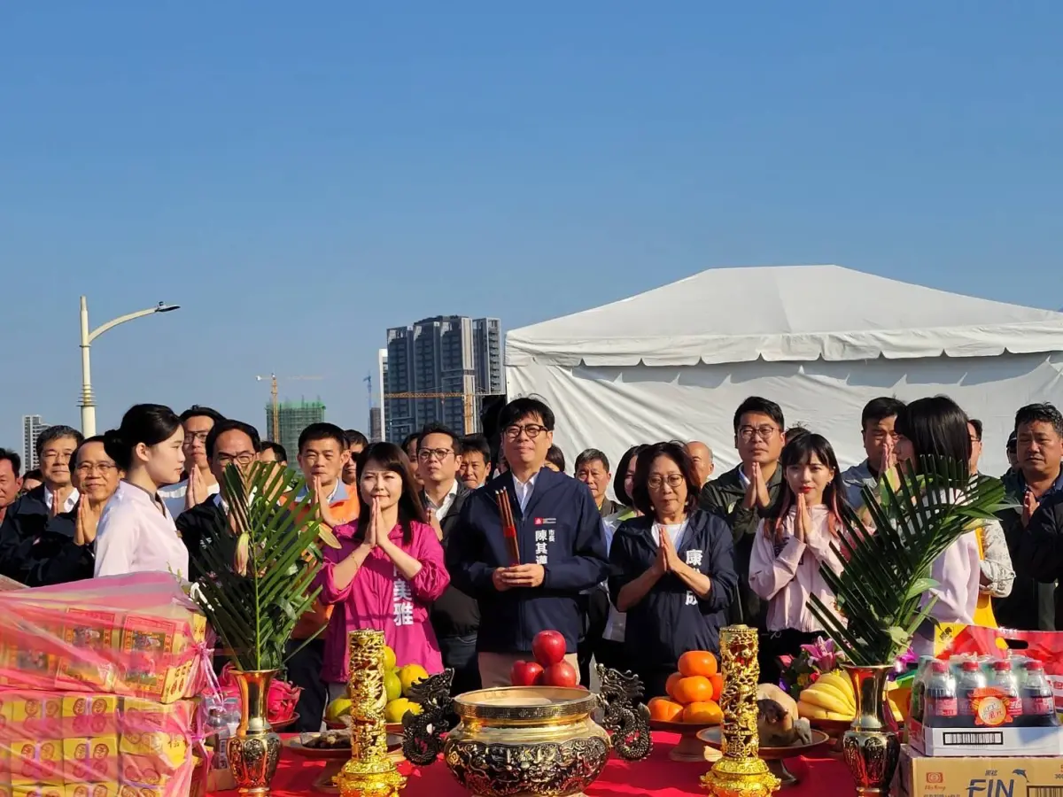 ▲高雄市最後一座陸橋九如橋，在高雄鐵路地下化後，今天在市長陳其邁及各級民代的見證下舉辦拆除啟動儀式，新橋樑預計115年通車。(圖／高市府提供)