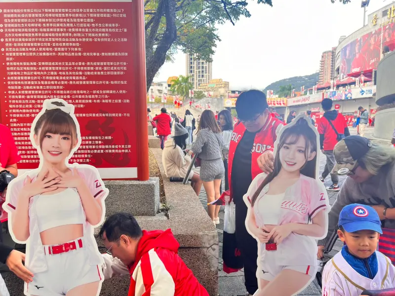 ▲味全龍贏得中職總冠軍，這一冠讓龍迷等了24年。（圖／實習記者陳品翔攝）