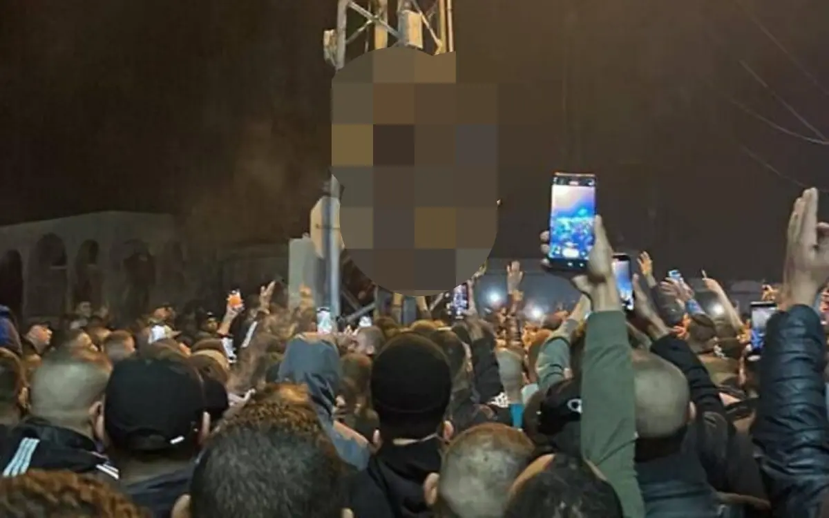 ▲約旦河西岸的圖勒凱爾姆難民營，上週末發生2名被控為以色列間諜的巴勒斯坦男子，遭當地武裝組織處決甚至掛屍示眾的事件。（圖／翻攝自X平台）