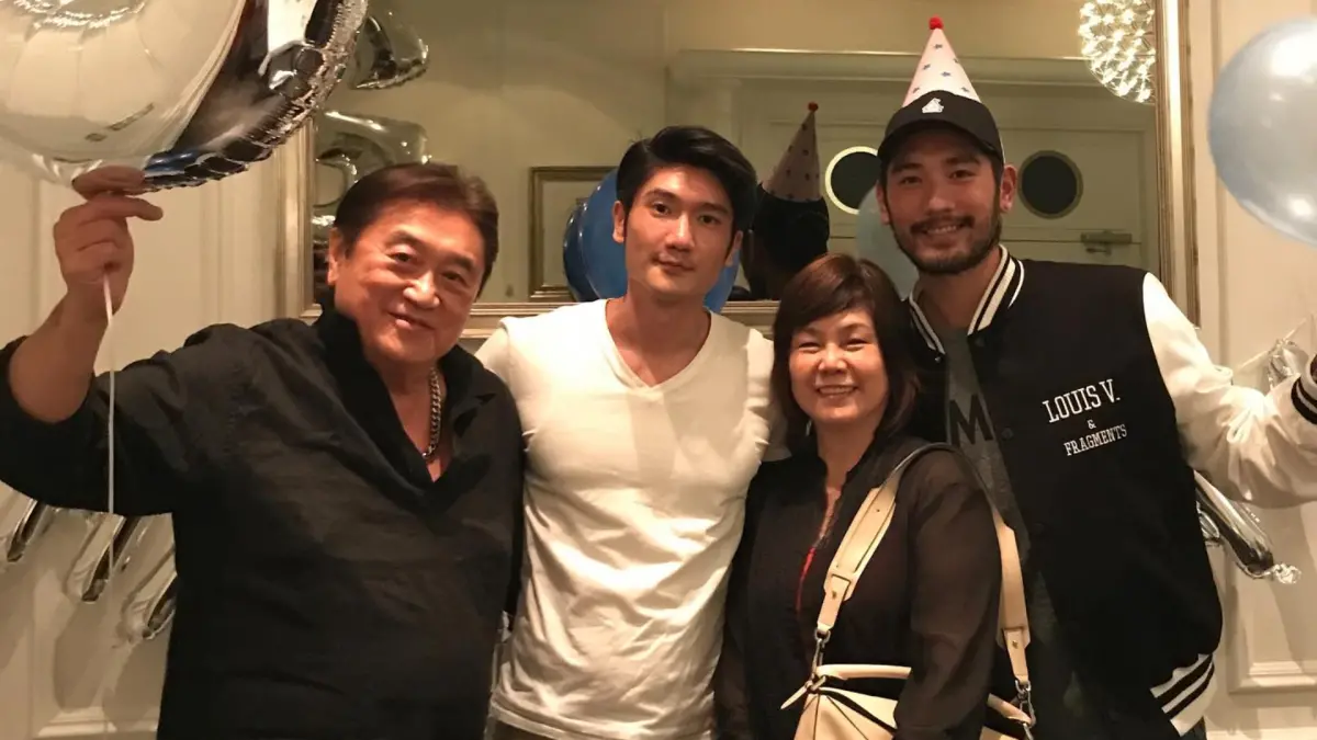 ▲高以翔（右一）逝世4週年，父親曹道成（左一）也離開人世。（圖／翻攝自高宇橋IG）