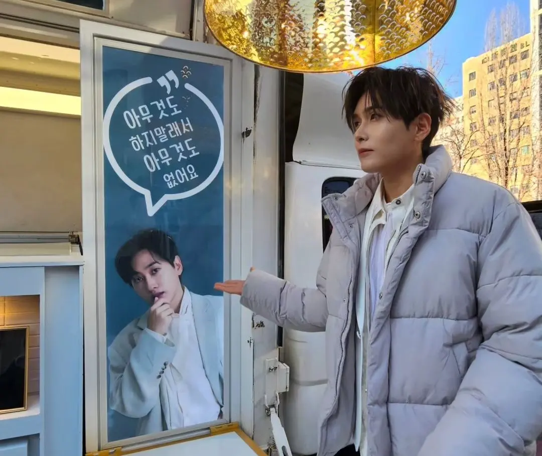 ▲Super Junior厲旭收到銀赫的應援咖啡車，發現車上都沒有咖啡相當傻眼。（圖／厲旭IG）