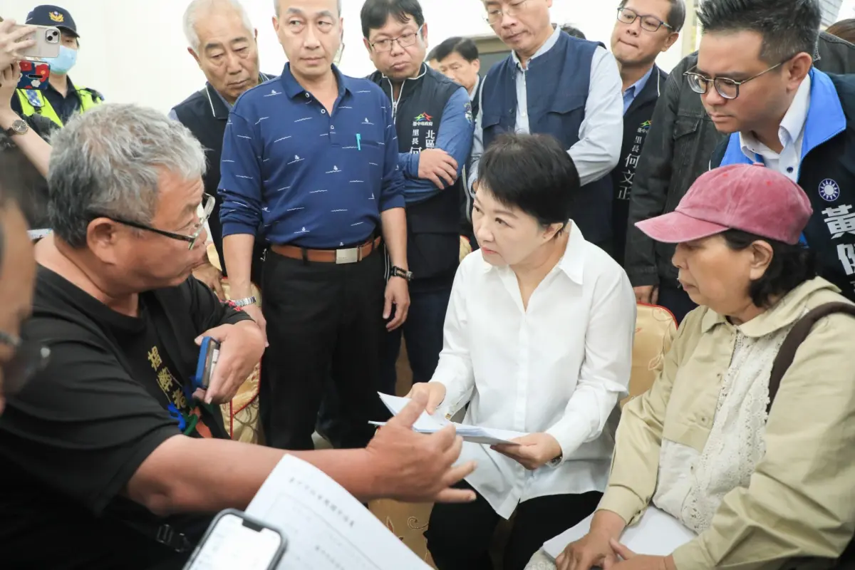 ▲新坪生活公園社區重建促進會向市長盧秀燕陳情(圖／市政府提供2023.11.27)