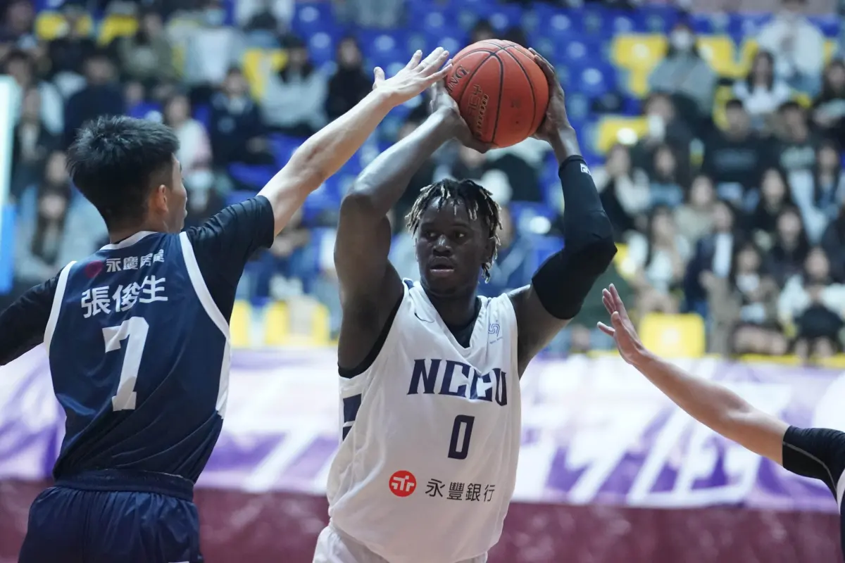 ▲政大莫巴耶攻下19分、8籃板，預賽6戰全勝，也是本屆唯一不敗之師。。（圖／大專體總提供）