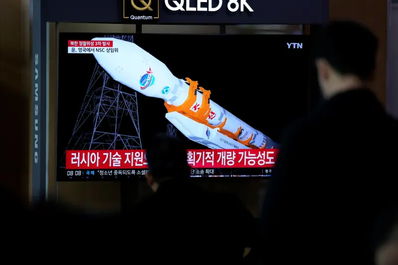 ▲北韓發射的軍事偵察衛星「萬里鏡1號」後，韓國國防部決定從明年起擴大國防預算，重點應對北韓核導威脅。（圖／美聯社／達志影像）