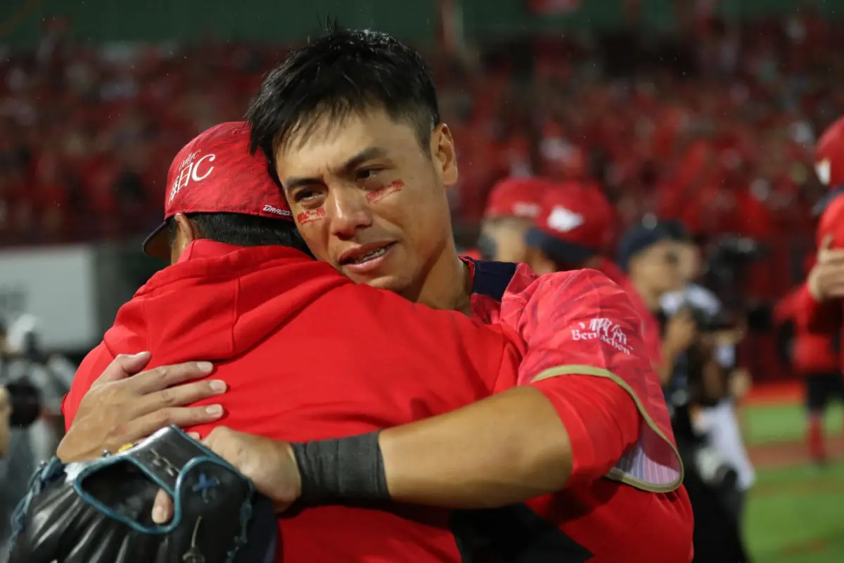 ▲味全龍隊高孝儀重溫總冠軍美夢，並且宣布球季結束後引退。（味全龍提供）