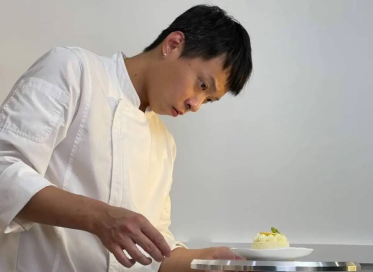 ▲劉洺愷秉持阿公「做人要真材實料」的精神，他創作的蛋糕也是真材實料。（圖／移民署提供）