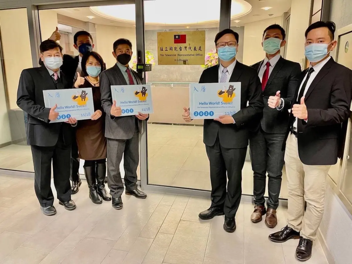 ▲爭取連任的立陶宛總統瑙塞達主張將駐立陶宛台灣代表處改名為台北，引發熱議。（圖／外交部提供）